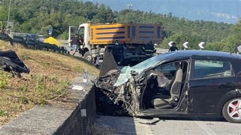 Frontale auto camion a Olginate: due feriti in condizioni serie